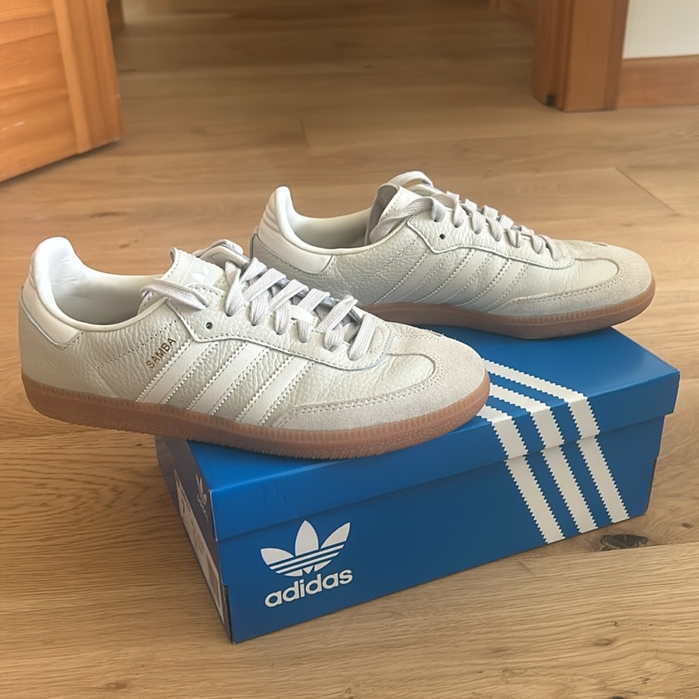Adidas sambas beige / off white, size US women’s 7  excellent used condition